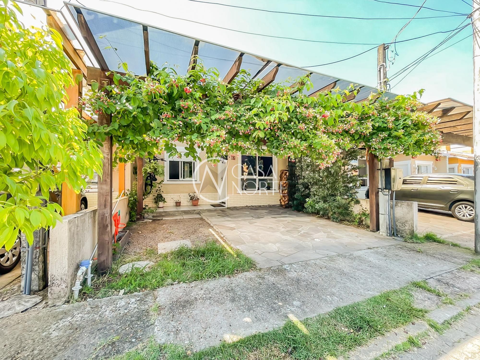 Casa de Condomínio à venda com 2 quartos, 102m², 2 vagas, Rua Embira no bairro Hípica em Porto Alegre