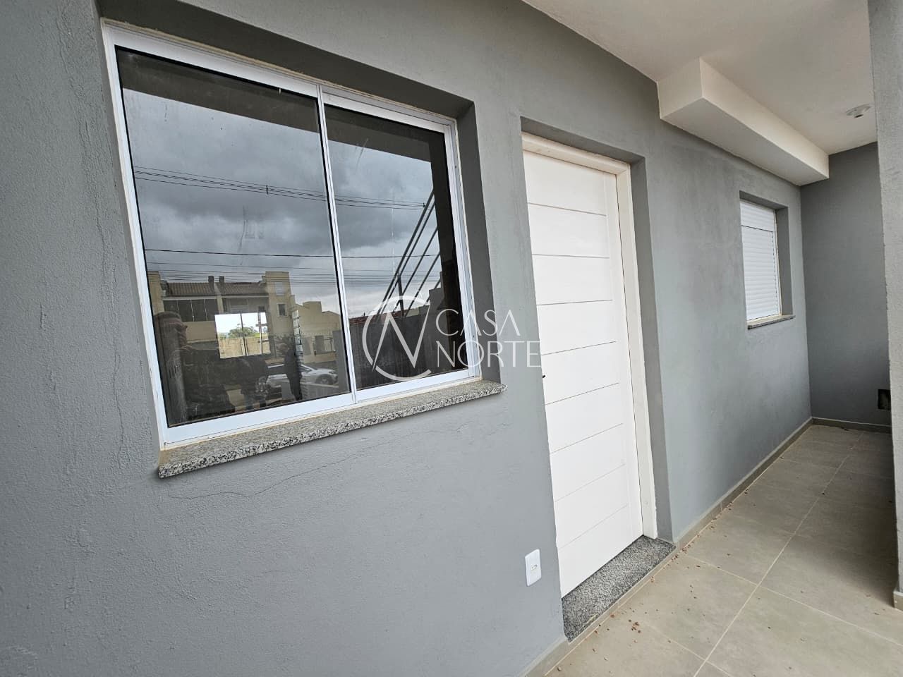 Casa à venda com 2 quartos, 55m², 2 vagas, Rua Joel Iuchno no bairro Restinga em Porto Alegre