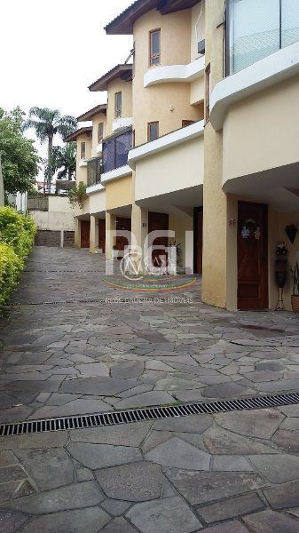 Casa de Condomínio à venda com 3 quartos, 240m², 1 suíte, 2 vagas, João Mendes Ouriques no bairro Jardim Isabel em Porto Alegre