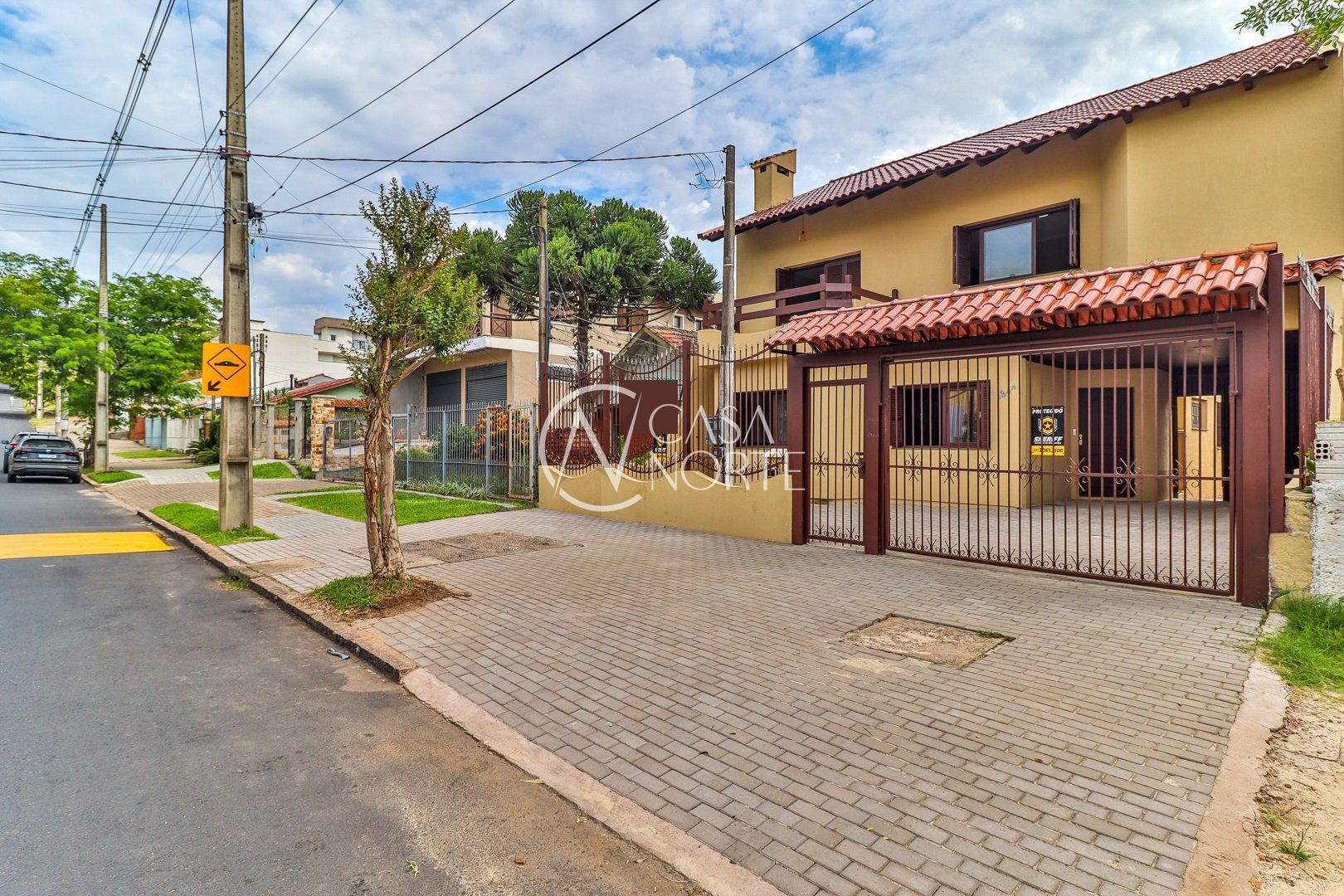 Casa à venda com 4 quartos, 300m², 1 suíte, 10 vagas, Rua Doutor Barcelos no bairro Tristeza em Porto Alegre