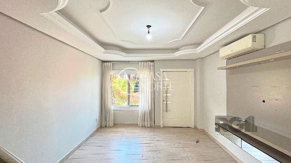 Casa à venda com 3 quartos, 166m², 3 suítes, 2 vagas, Rua Ivo Walter Kern no bairro Hípica em Porto Alegre