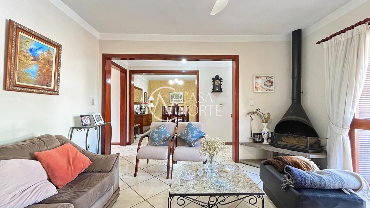 Casa à venda com 3 quartos, 287m², 1 suíte, 3 vagas, Rua Doutor Mário Totta no bairro Tristeza em Porto Alegre