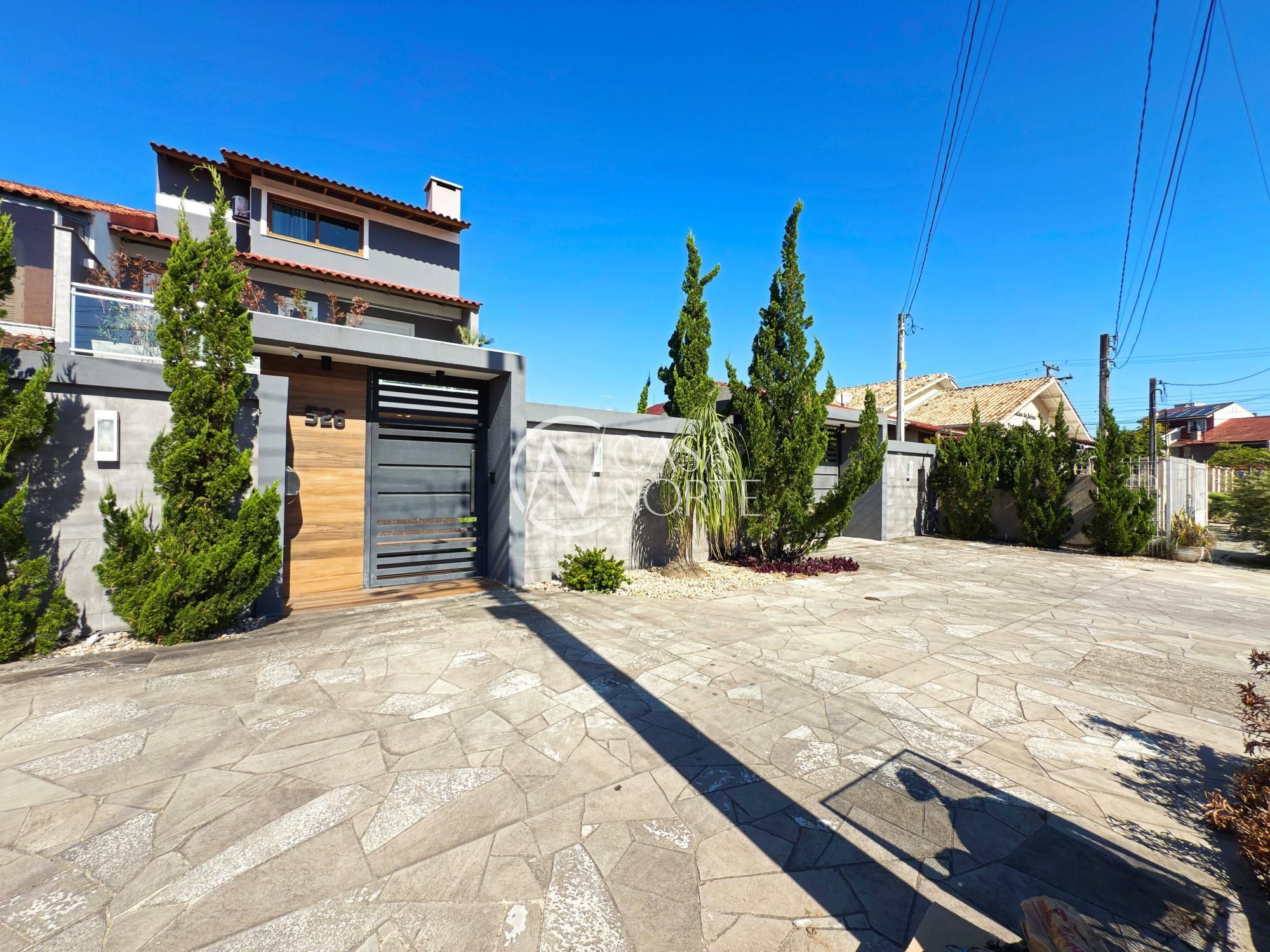 Casa à venda com 4 quartos, 300m², 1 suíte, 6 vagas, Rua Baldoino Bottini no bairro Hípica em Porto Alegre