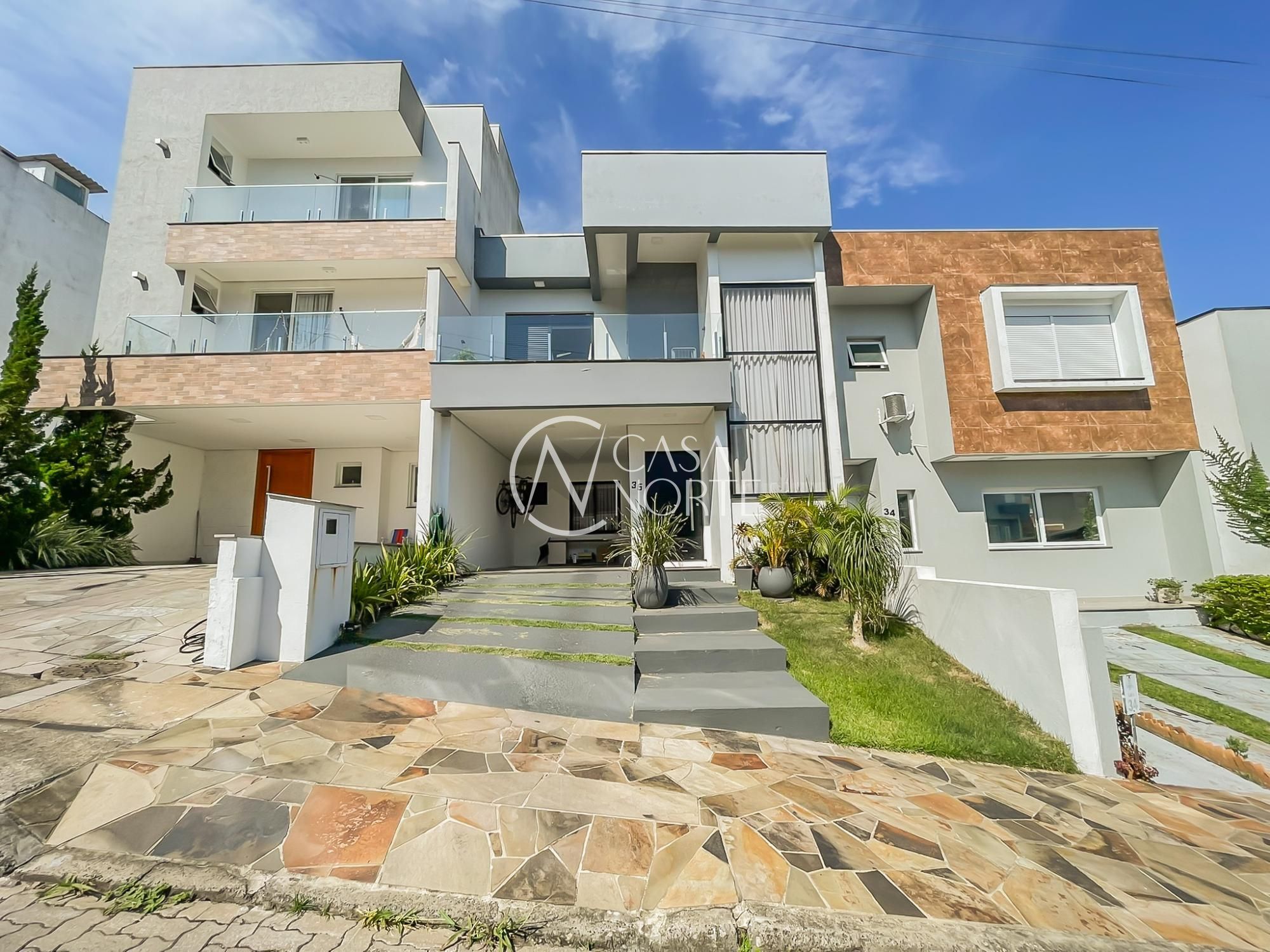 Casa de Condomínio à venda com 3 quartos, 170m², 1 suíte, 2 vagas, Rua Carlos Maximiliano Fayet no bairro Hípica em Porto Alegre