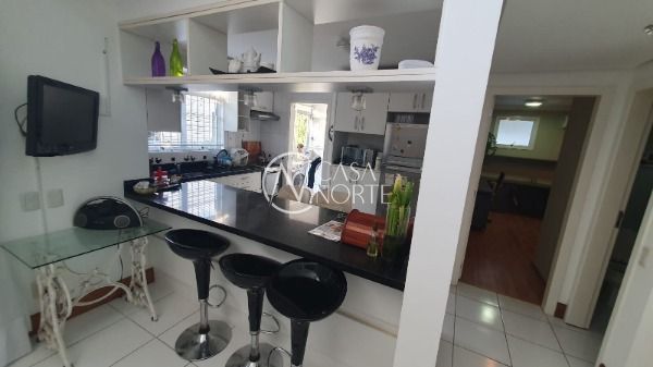 Casa à venda com 3 quartos, 218m², 1 suíte, 5 vagas, Avenida Leonardo Carlucci no bairro Espírito Santo em Porto Alegre