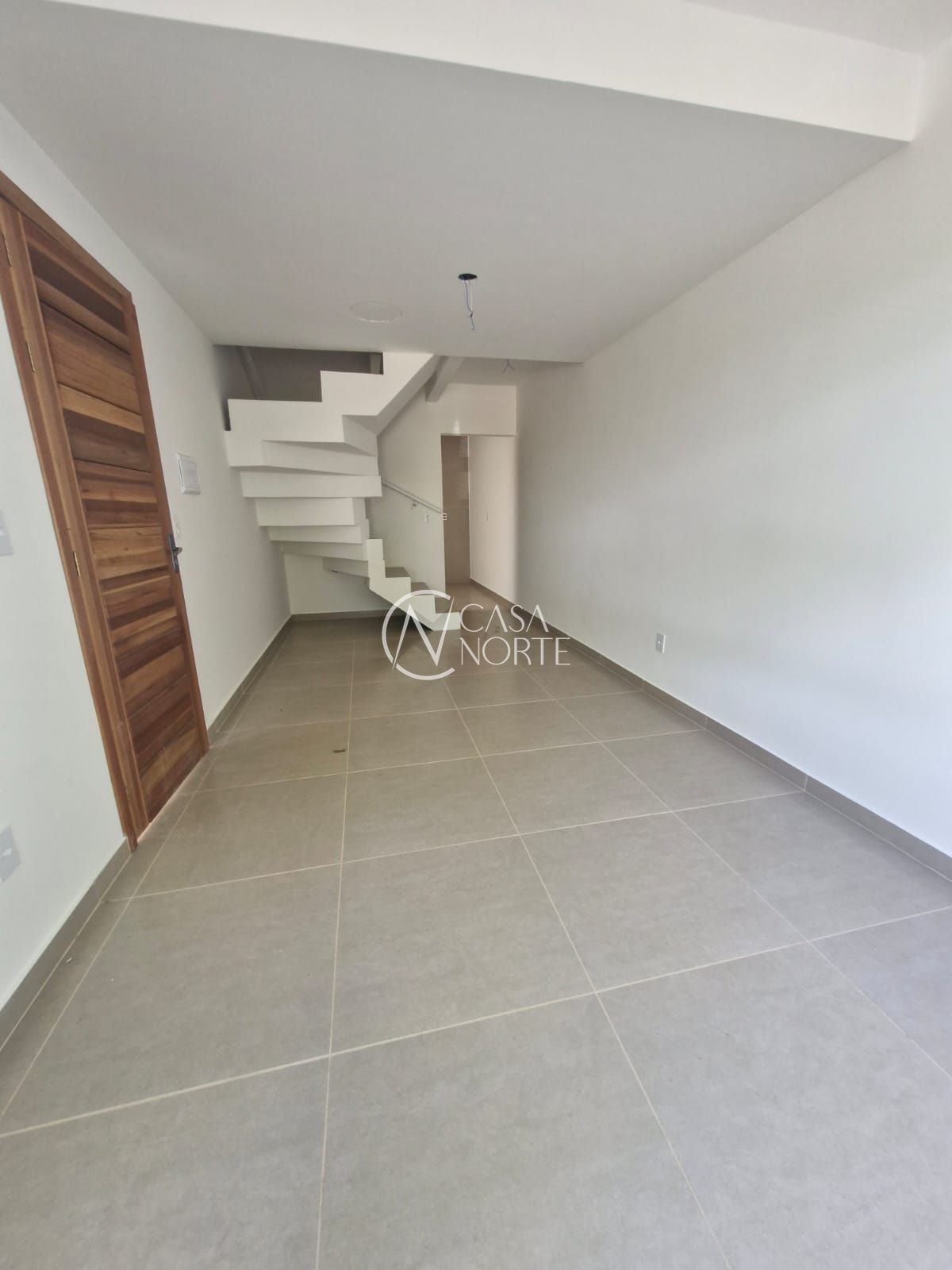 Casa à venda com 2 quartos, 74m², 1 suíte, 2 vagas, Rua Cachoeira no bairro Nonoai em Porto Alegre