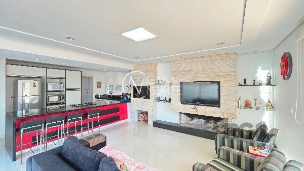 Casa à venda com 3 quartos, 230m², 3 suítes, 4 vagas, Rua Eroni Soares Machado no bairro Hípica em Porto Alegre