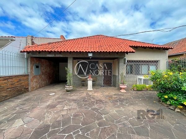 Casa à venda com 5 quartos, 115m², 1 suíte, 2 vagas, Rua Criciúma no bairro Guarujá em Porto Alegre