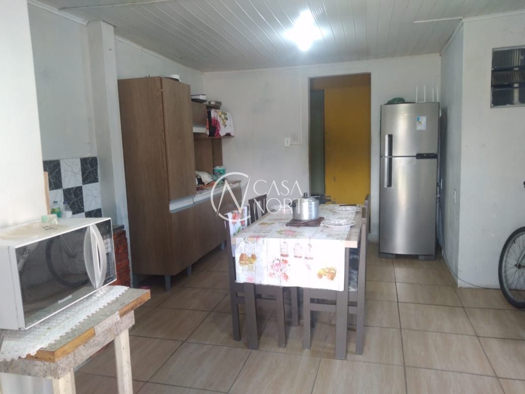 Casa à venda com 3 quartos, 75m², 5 vagas, Rua David Cherman no bairro Restinga em Porto Alegre