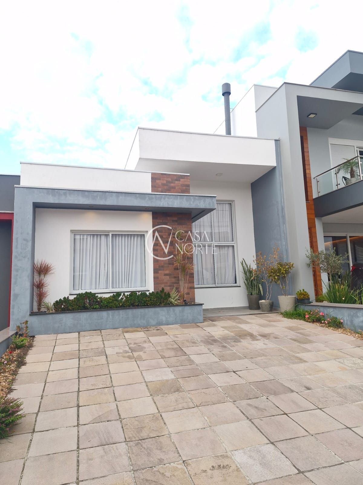 Casa de Condomínio à venda com 3 quartos, 97m², 1 suíte, 2 vagas, Rua Irany de Oliveira Sant'anna no bairro Hípica em Porto Alegre