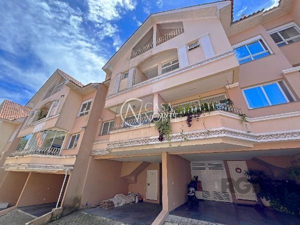 Casa de Condomínio à venda com 3 quartos, 220m², 1 suíte, 2 vagas, Avenida Coronel Marcos no bairro Pedra Redonda em Porto Alegre