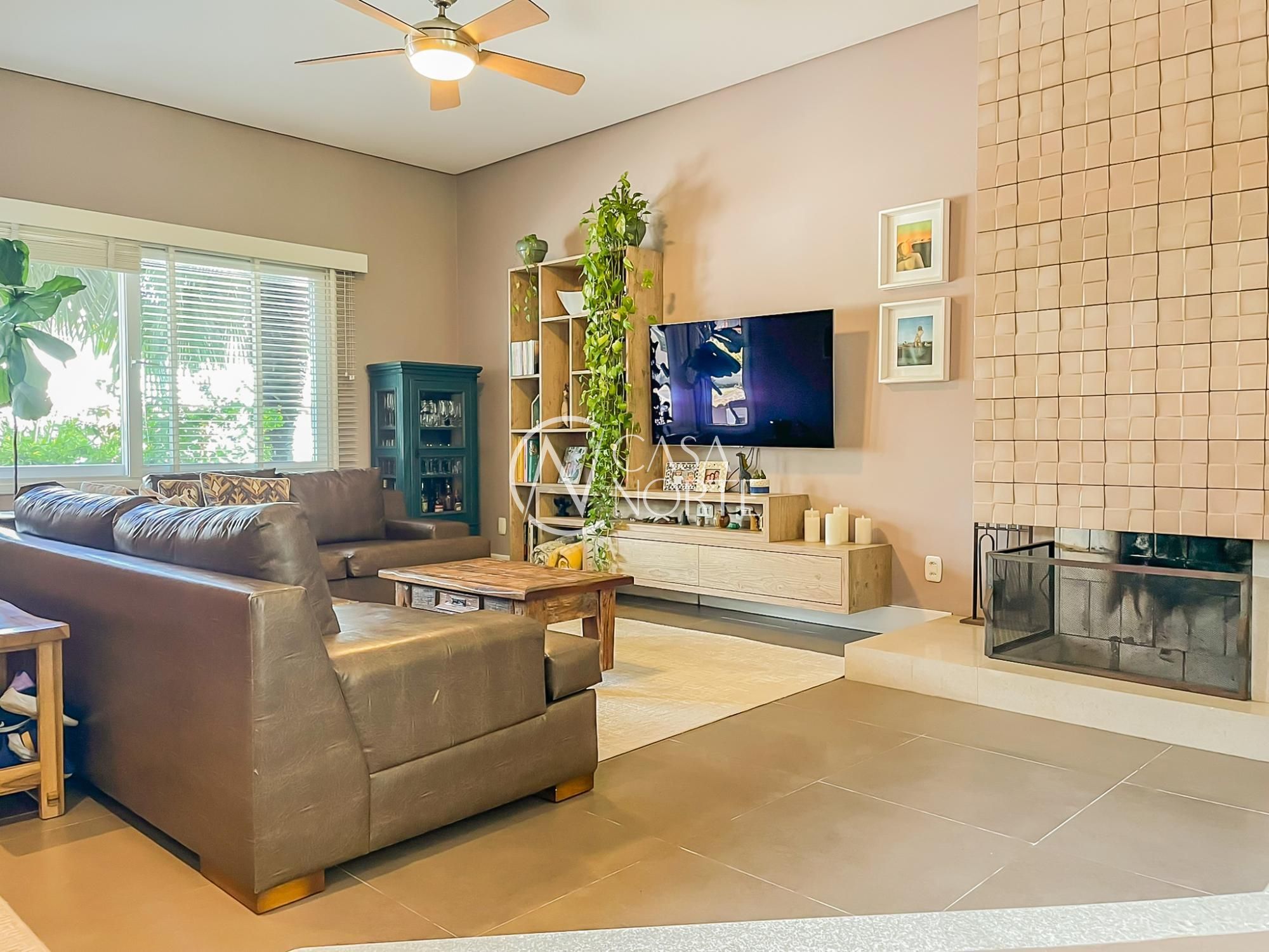 Casa de Condomínio à venda com 3 quartos, 202m², 1 suíte, 2 vagas, Rua Francisco Solano Borges no bairro Hípica em Porto Alegre