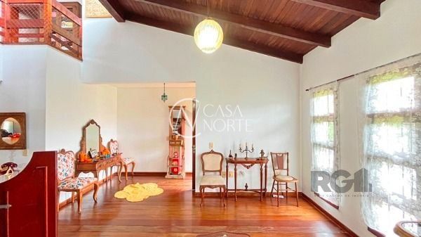 Casa à venda com 3 quartos, 235m², 1 suíte, 3 vagas, Avenida Guarujá no bairro Guarujá em Porto Alegre