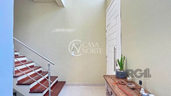 Casa à venda com 3 quartos, 244m², 1 suíte, 4 vagas, Rua Ivo Walter Kern no bairro Hípica em Porto Alegre