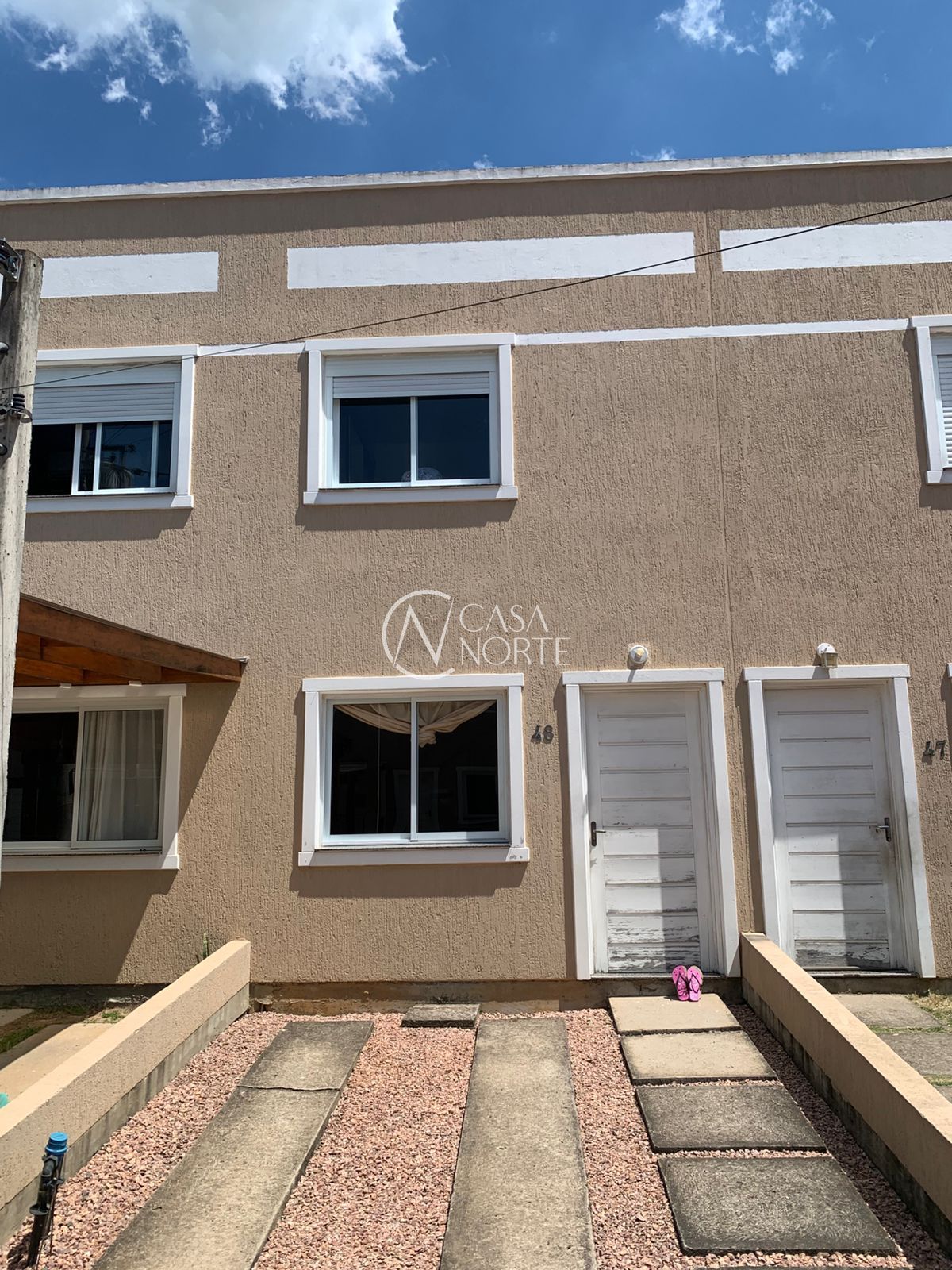 Sobrado à venda com 2 quartos, 82m², 1 vaga, Rua Capitão Pedroso no bairro Restinga em Porto Alegre