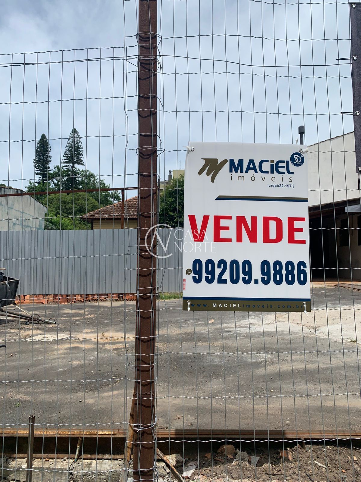 Terreno à venda  com 216m², Rua Marechal Hermes no bairro Camaquã em Porto Alegre