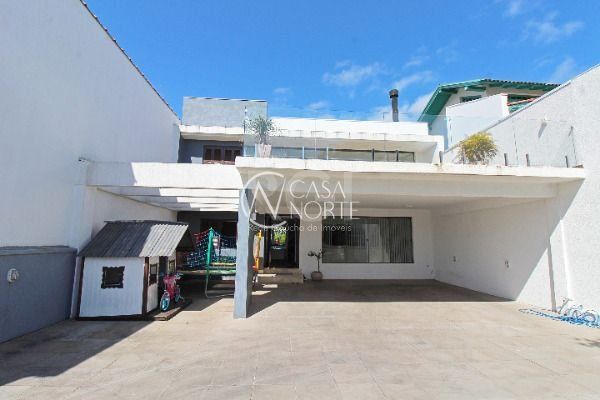 Casa à venda com 4 quartos, 400m², 2 suítes, 4 vagas, Rua Jacunda no bairro Guarujá em Porto Alegre
