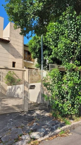 Casa à venda com 2 quartos, 78m², 2 vagas, Rua Fernando Osório no bairro Teresópolis em Porto Alegre