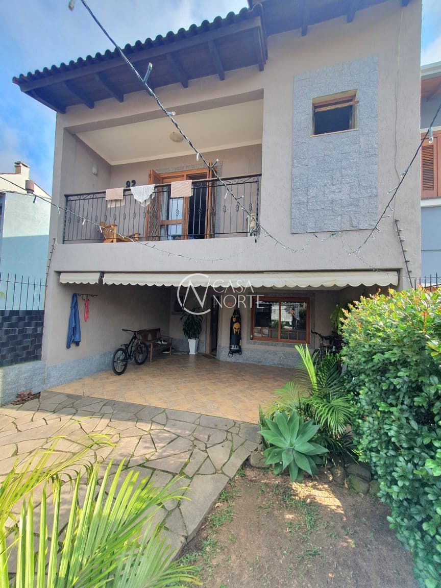 Casa à venda com 3 quartos, 172m², 1 suíte, 2 vagas, Rua Attilio Bettio no bairro Aberta dos Morros em Porto Alegre