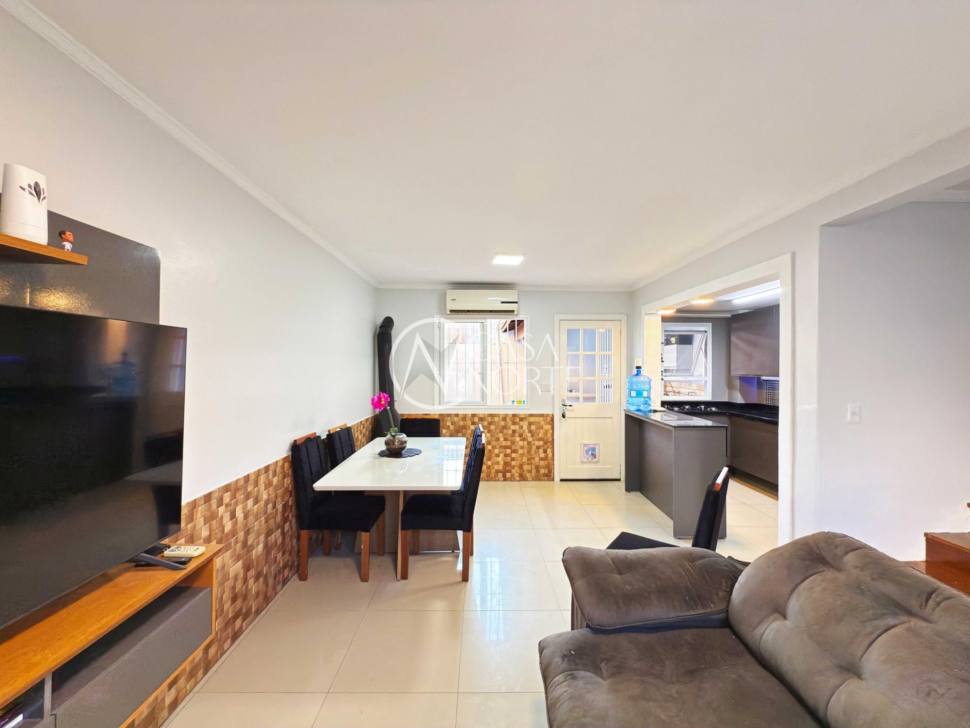 Casa de Condomínio à venda com 2 quartos, 118m², 2 vagas, Avenida Edgar Pires de Castro no bairro Hípica em Porto Alegre