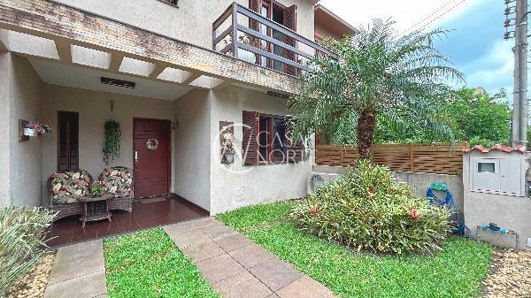 Casa à venda com 3 quartos, 125m², 1 suíte, 2 vagas, Rua Alexandre de Gusmão no bairro Hípica em Porto Alegre