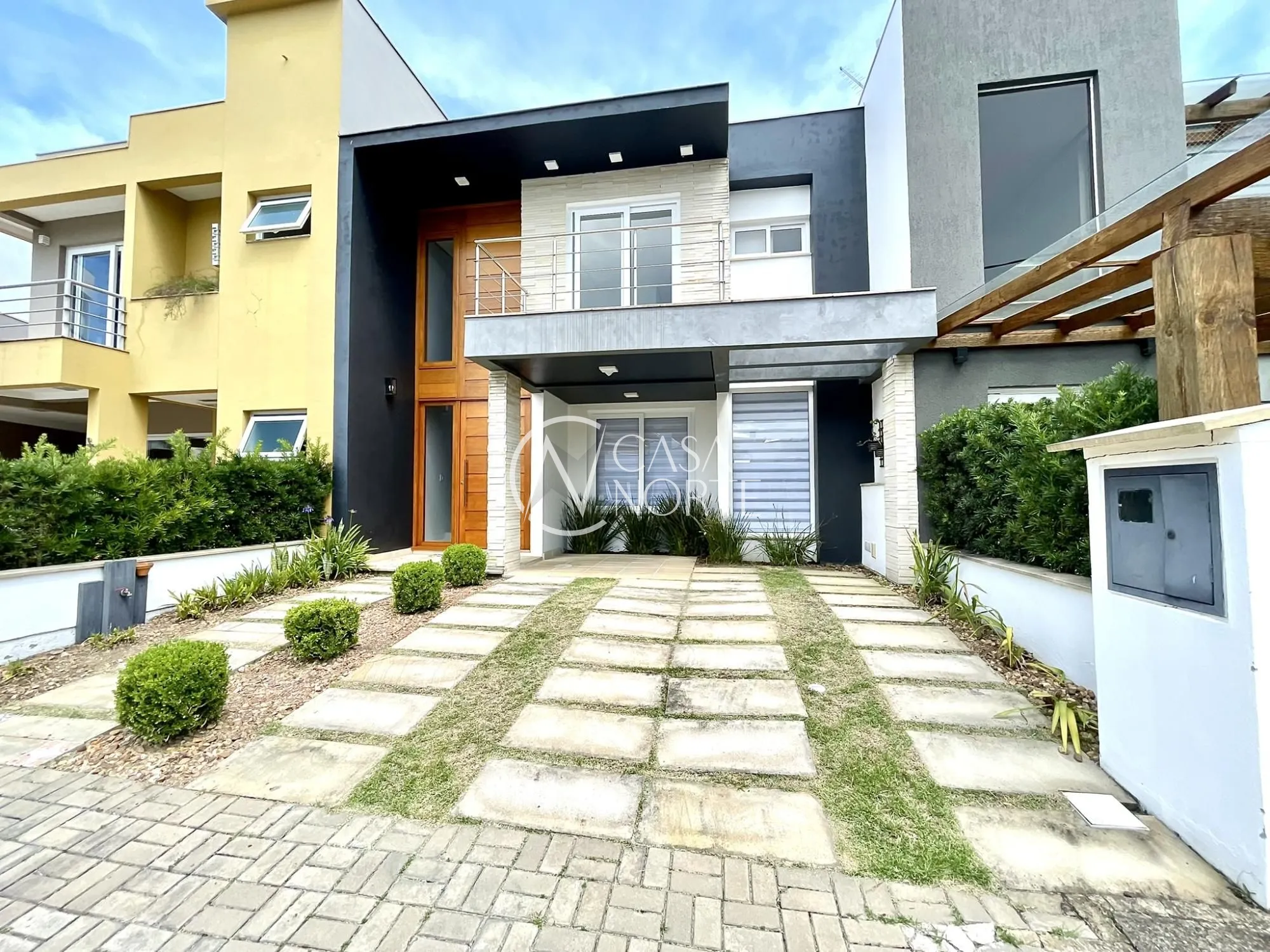 Casa de Condomínio à venda com 3 quartos, 146m², 1 suíte, 2 vagas, Rua Carlos Maximiliano Fayet no bairro Hípica em Porto Alegre