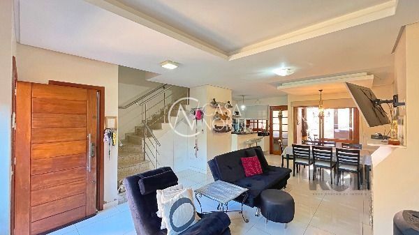 Casa à venda com 3 quartos, 137m², 1 suíte, 2 vagas, Rua Irany de Oliveira Santanna no bairro Hípica em Porto Alegre