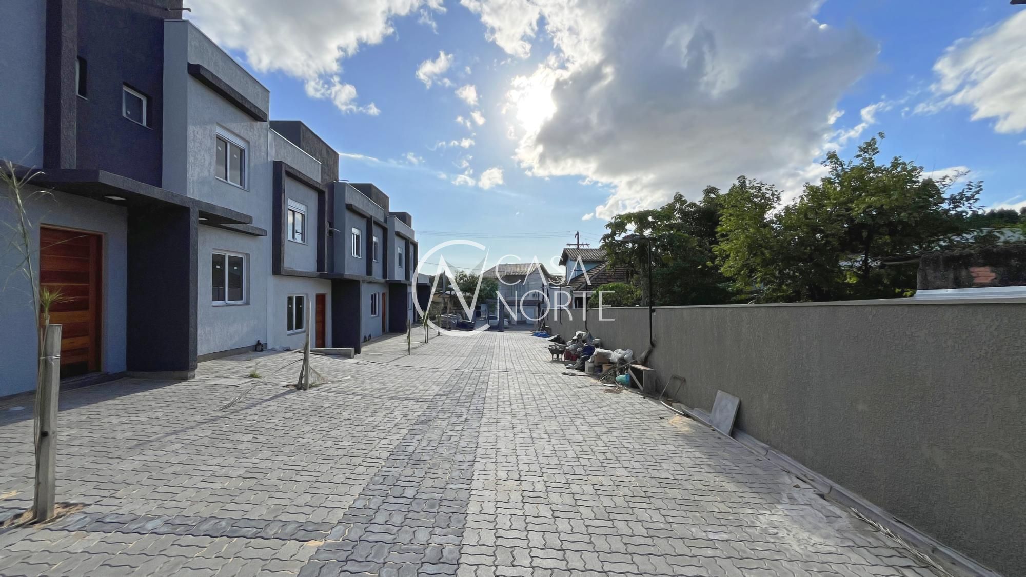 Casa de Condomínio à venda com 2 quartos, 59m², 1 suíte, 1 vaga, Rua Miguel Ascoleze no bairro Vila Nova em Porto Alegre