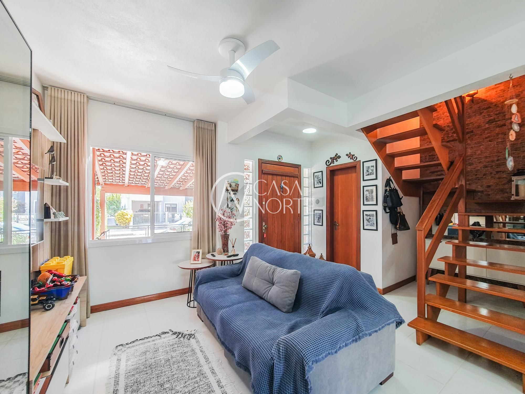 Sobrado à venda com 3 quartos, 118m², 1 suíte, 2 vagas, Rua Alexandre de Gusmao no bairro Hípica em Porto Alegre