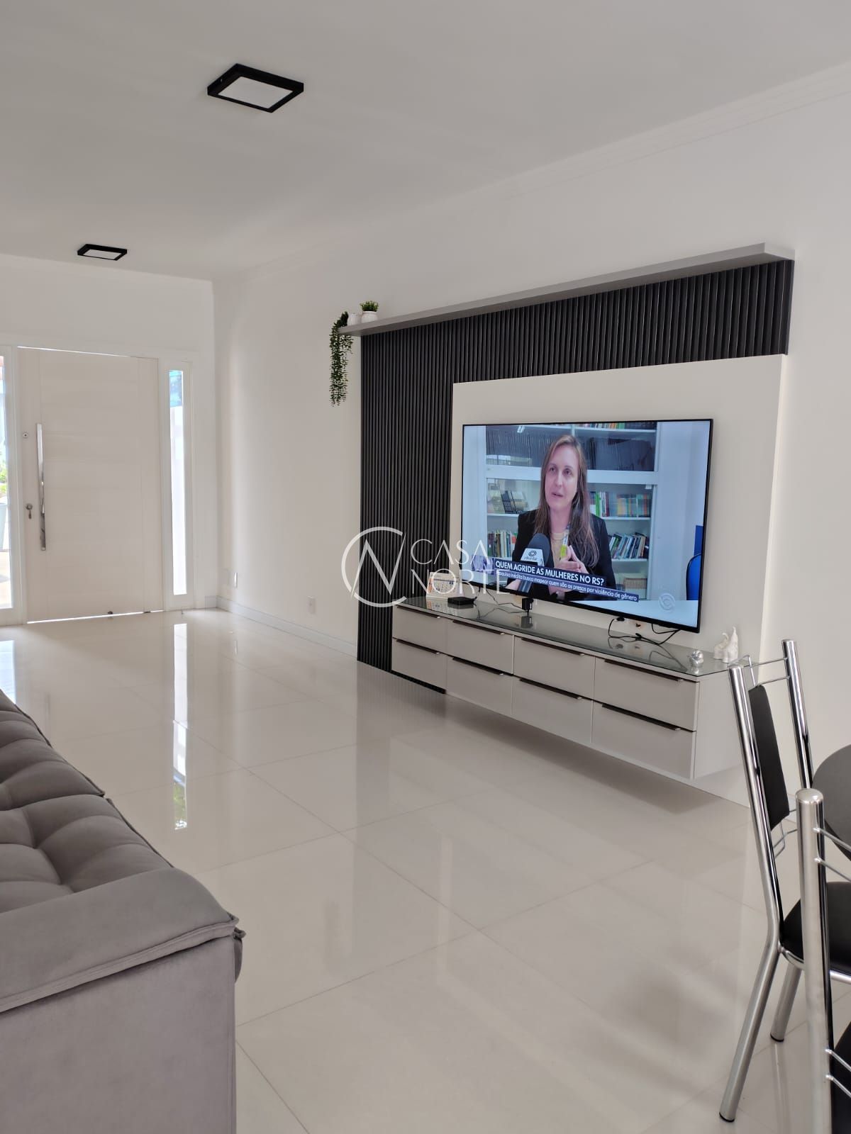 Casa à venda com 3 quartos, 100m², 1 suíte, 1 vaga, Rua Alexandre de Gusmao no bairro Hípica em Porto Alegre