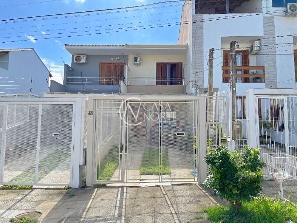 Casa à venda com 2 quartos, 109m², 2 suítes, 2 vagas, Rua Antônio Carlos Ribeiro no bairro Guarujá em Porto Alegre