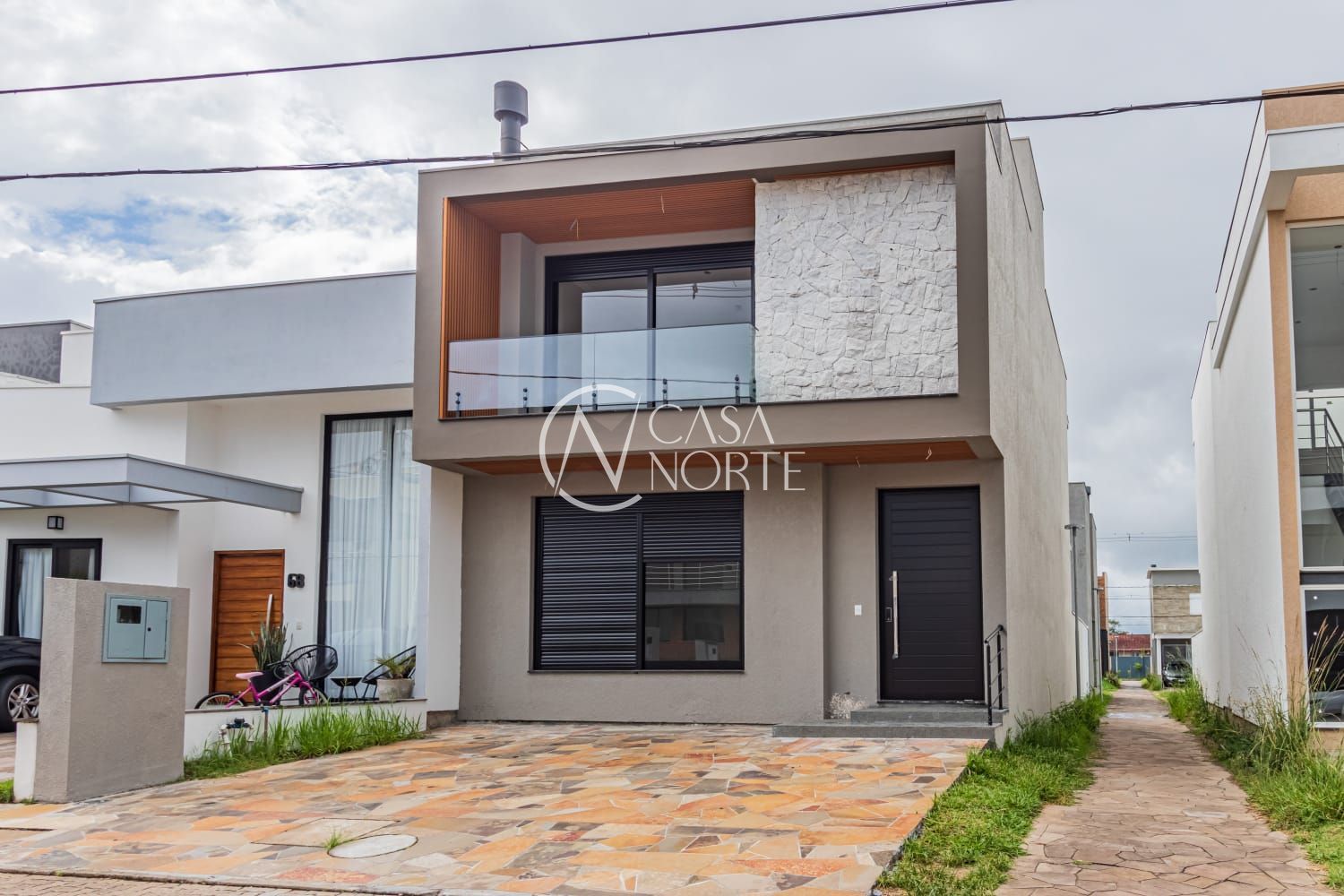 Casa de Condomínio à venda com 3 quartos, 180m², 3 suítes, 2 vagas, Rua Monsenhor Augusto Dalvit no bairro Aberta dos Morros em Porto Alegre