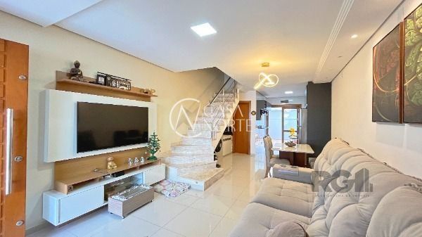 Casa à venda com 2 quartos, 109m², 2 suítes, 2 vagas, Rua Antônio Carlos Ribeiro no bairro Guarujá em Porto Alegre