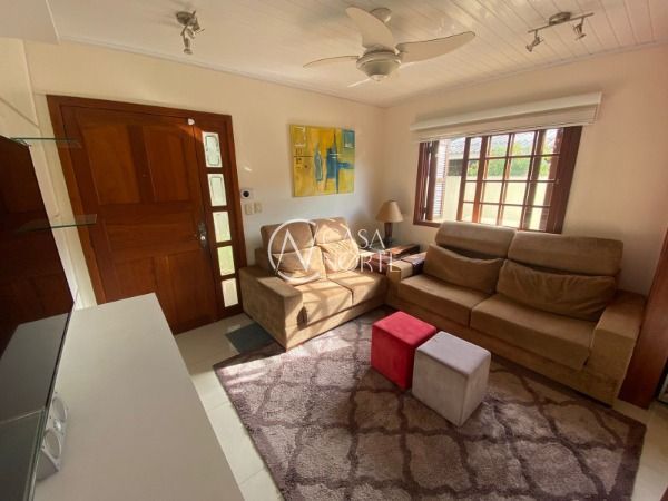 Casa à venda com 3 quartos, 300m², 1 suíte, 2 vagas, Rua Marcirio da Silva Barbosa no bairro Aberta dos Morros em Porto Alegre