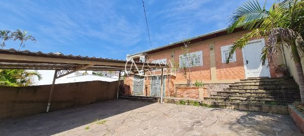 Casa à venda com 2 quartos, 183m², 7 vagas, Avenida Celestino Bertolucci no bairro Hípica em Porto Alegre