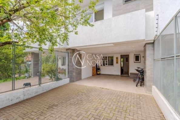 Casa à venda com 3 quartos, 215m², 1 suíte, 2 vagas, Rua Conselheiro Xavier da Costa no bairro Ipanema em Porto Alegre