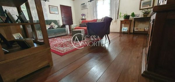 Casa à venda com 3 quartos, 120m², 5 vagas, Rua Hygino Russi Lima no bairro Ponta Grossa em Porto Alegre