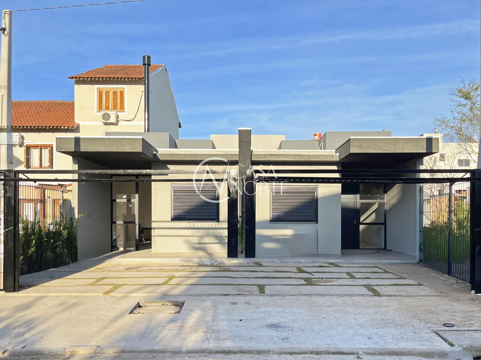 Casa à venda com 2 quartos, 80m², 1 suíte, 2 vagas, Rua Hilário Gonçalves Pinha no bairro Hípica em Porto Alegre