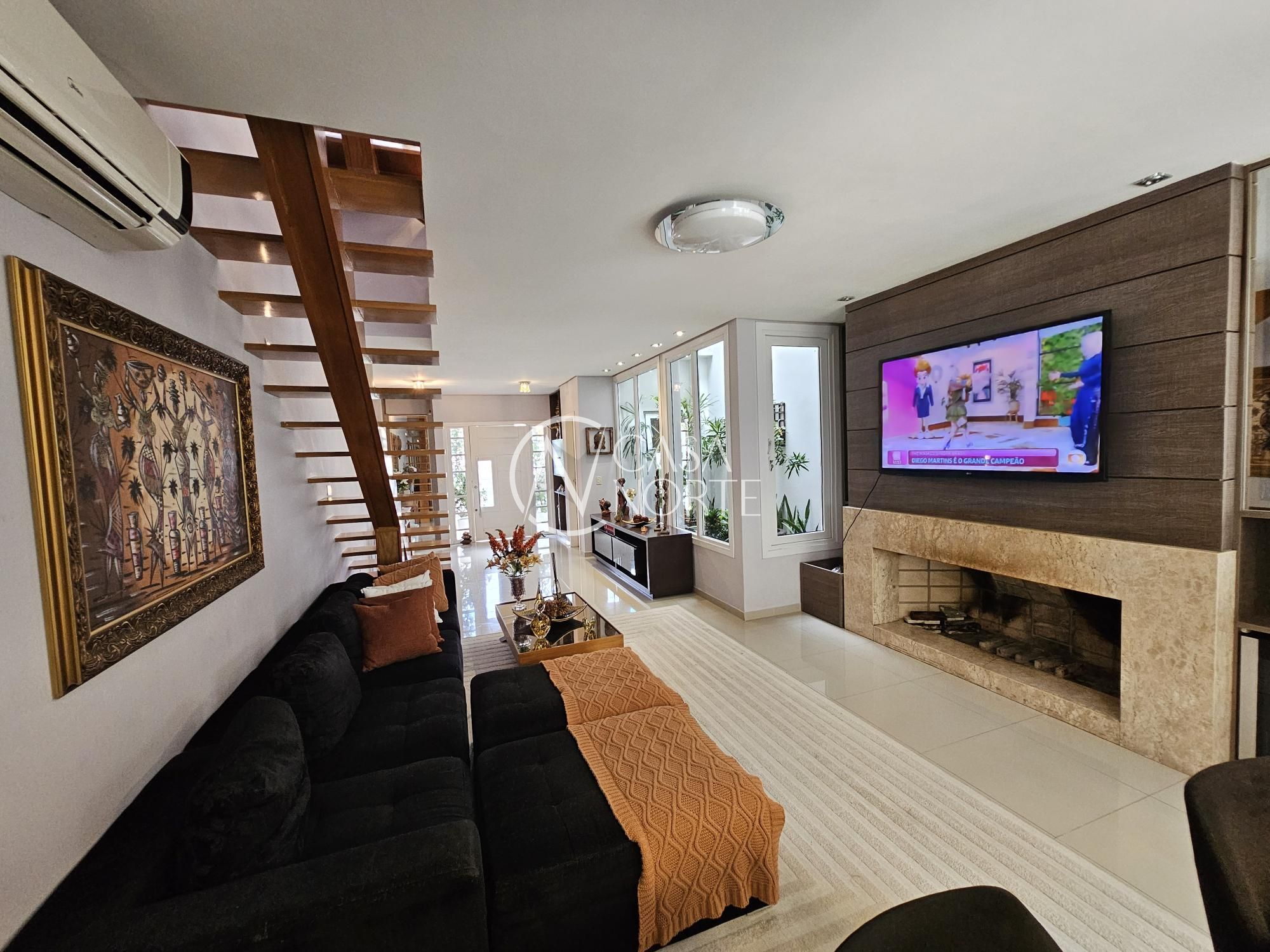 Casa à venda com 3 quartos, 123m², 1 suíte, 2 vagas, Rua Hilário Gonçalves Pinha no bairro Hípica em Porto Alegre