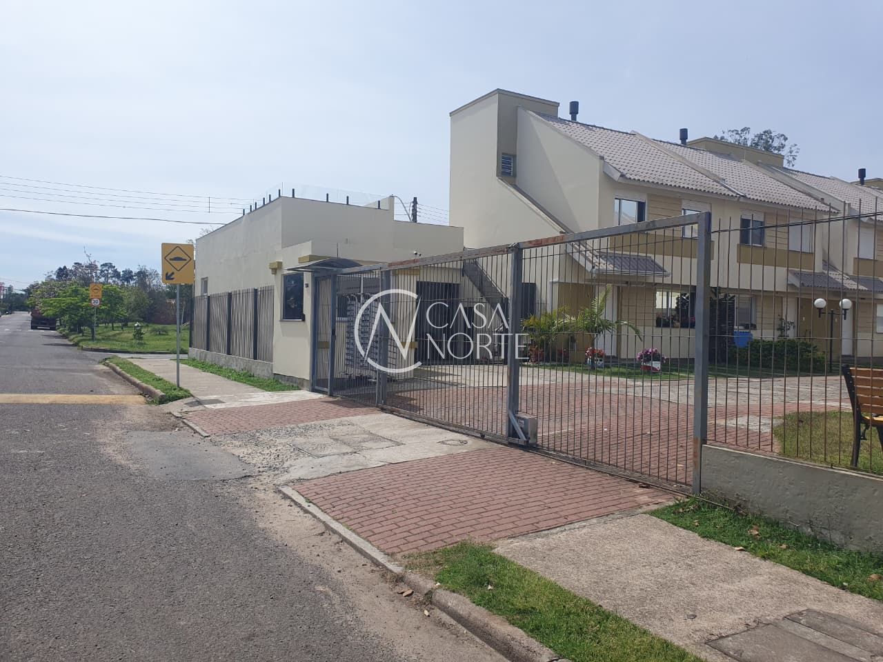 Casa de Condomínio à venda com 3 quartos, 84m², 1 suíte, 2 vagas, Rua Padre Emilio Hartmann no bairro Hípica em Porto Alegre