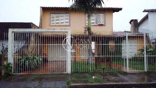 Casa à venda com 4 quartos, 275m², 2 vagas, Rua Urussanga no bairro Guarujá em Porto Alegre