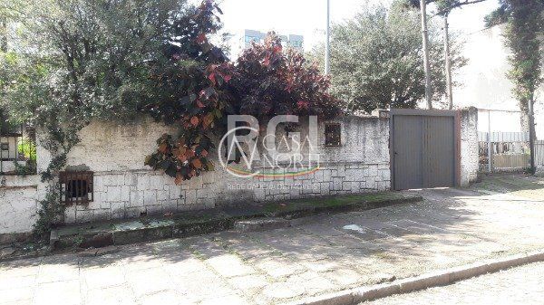 Terreno à venda  com 242m², Rua José Gomes no bairro Tristeza em Porto Alegre