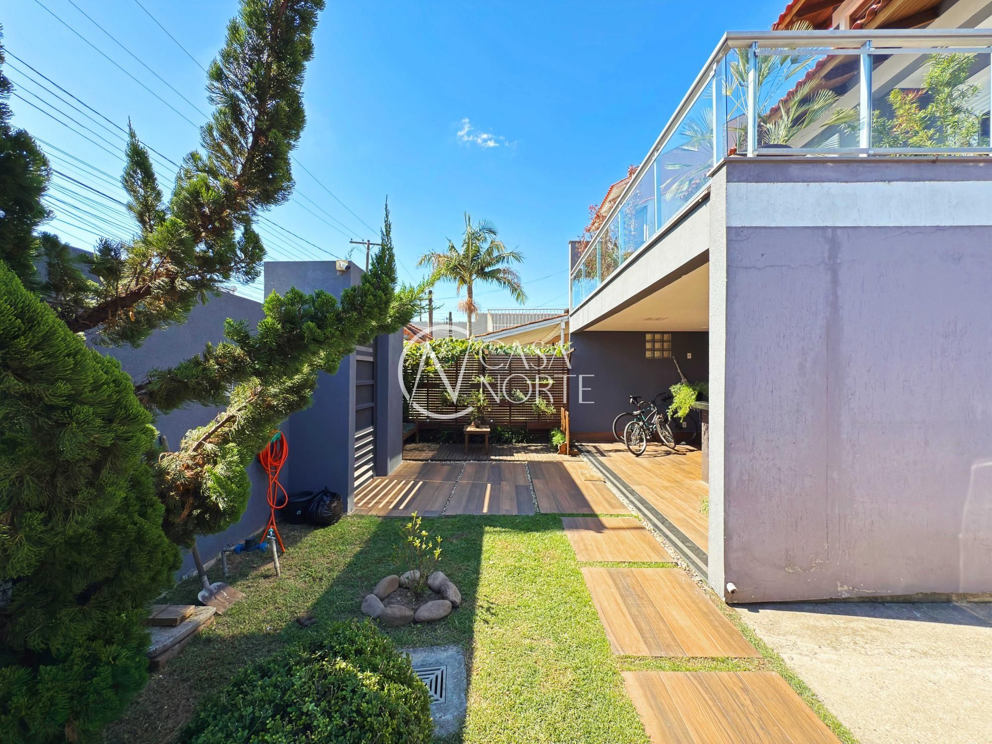 Casa à venda com 4 quartos, 300m², 1 suíte, 6 vagas, Rua Baldoino Bottini no bairro Hípica em Porto Alegre