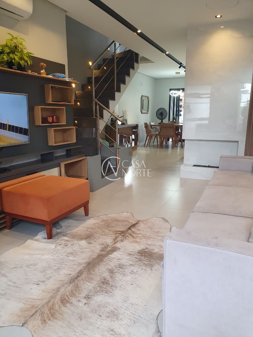 Casa à venda com 3 quartos, 127m², 2 suítes, 2 vagas, Rua Embira no bairro Hípica em Porto Alegre