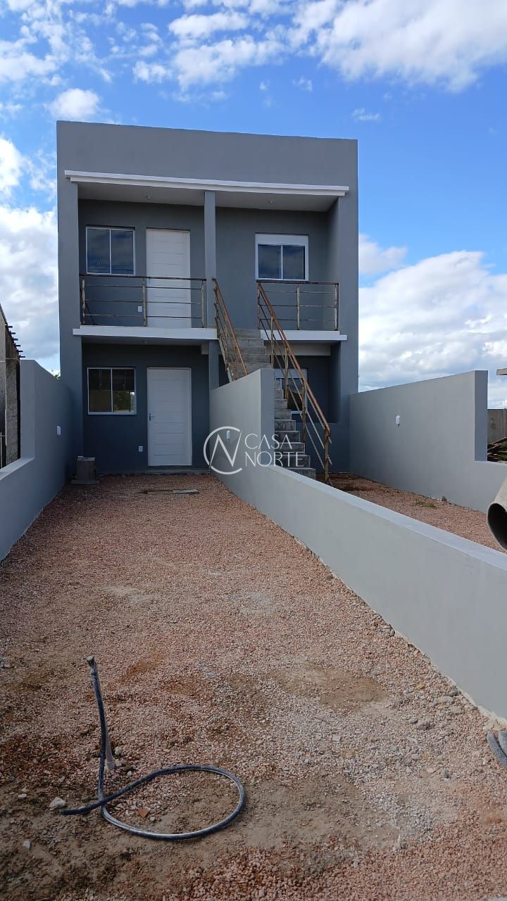 Casa à venda com 2 quartos, 55m², 2 vagas, Rua Joel Iuchno no bairro Restinga em Porto Alegre