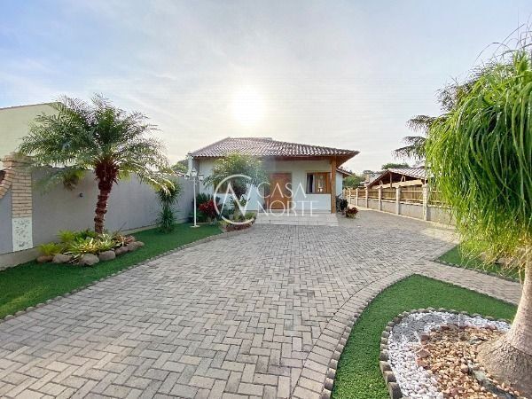 Casa à venda com 3 quartos, 200m², 1 suíte, 2 vagas, Avenida Inácio Antônio da Silva no bairro Belém Novo em Porto Alegre