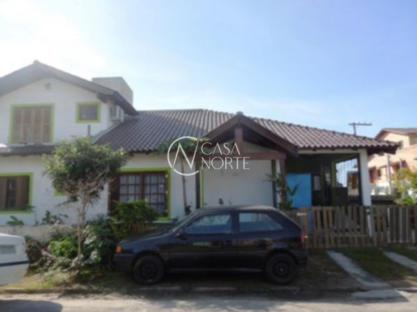 Casa à venda com 3 quartos, 187m², 1 suíte, 1 vaga, Rua Alberto Zolin Filho no bairro Hípica em Porto Alegre