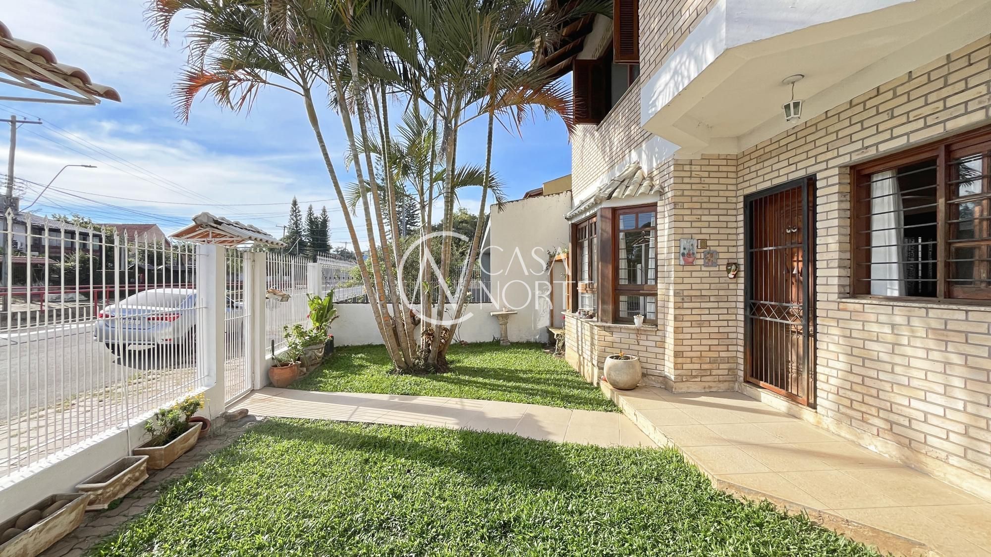 Casa à venda com 4 quartos, 160m², 1 suíte, 4 vagas, Avenida Guarujá no bairro Guarujá em Porto Alegre