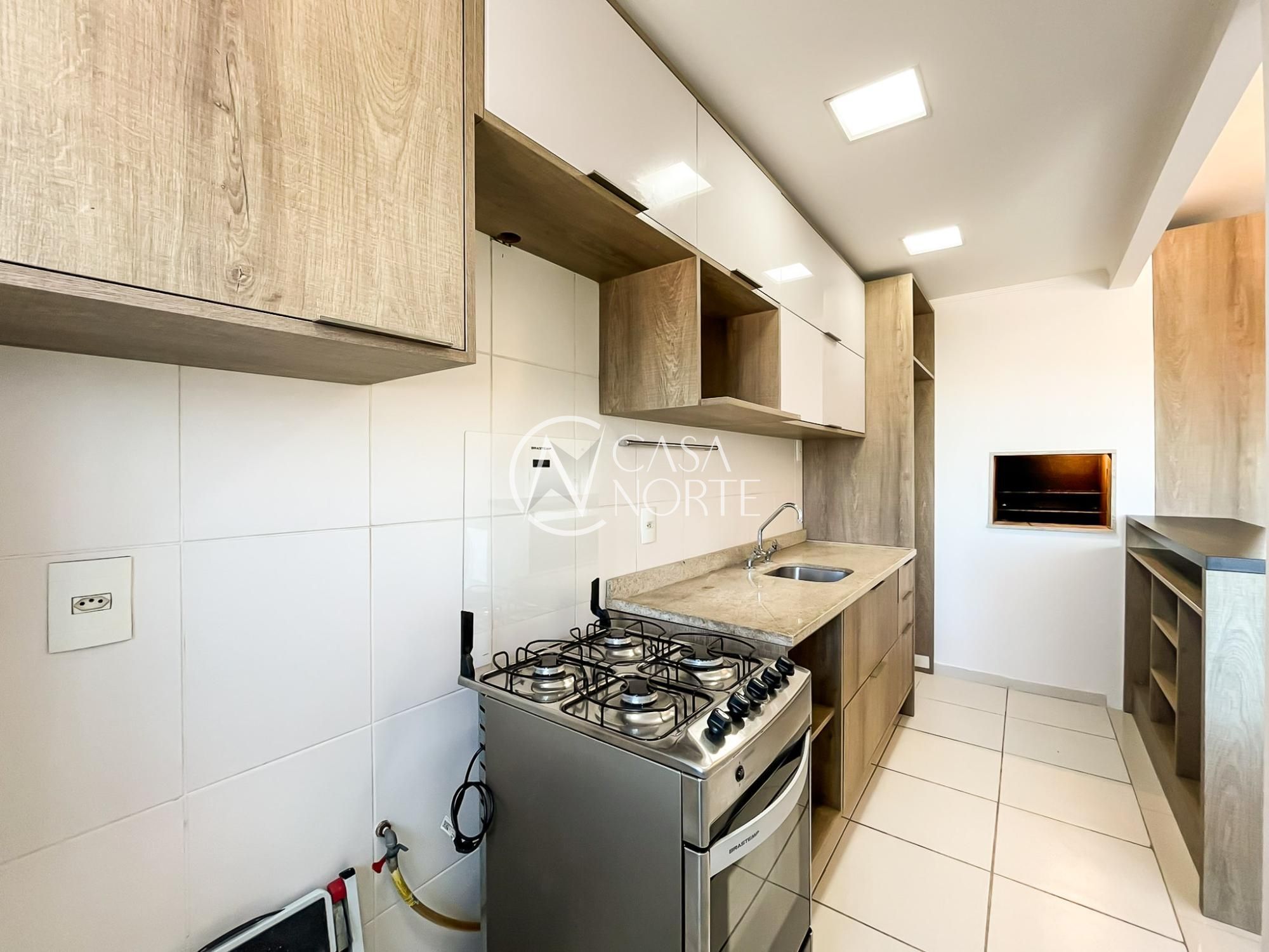 Casa à venda com 2 quartos, 59m², 1 suíte, 2 vagas, Rua Coronel Aristides no bairro Camaquã em Porto Alegre