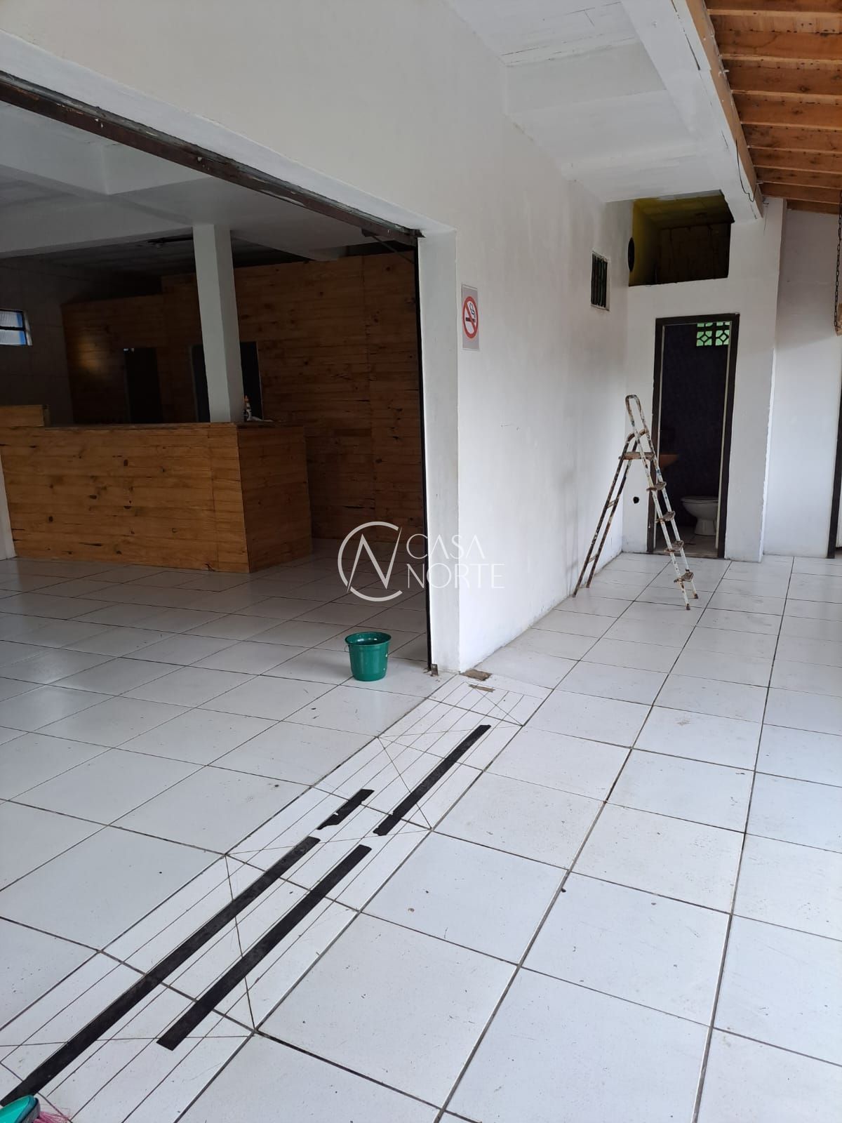 Prédio Comercial à venda , 312m², 2 vagas, Avenida Edgar Pires de Castro no bairro Restinga em Porto Alegre